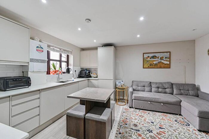 2 Bedroom Flat For Sale In Lewis Road, Mitcham, CR4