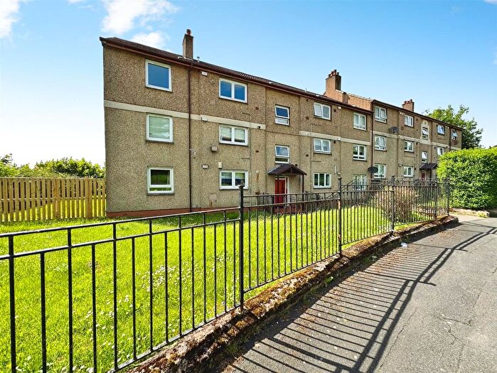 3 Bedroom Flat To Rent In Watchmeal Crescent, Clydebank, G81