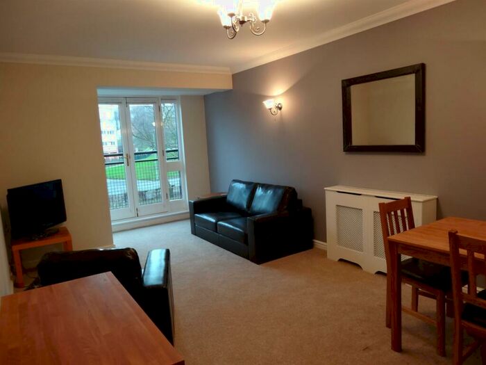 2 Bedroom Apartment To Rent In Balmoral Court, Scotland Street, B1