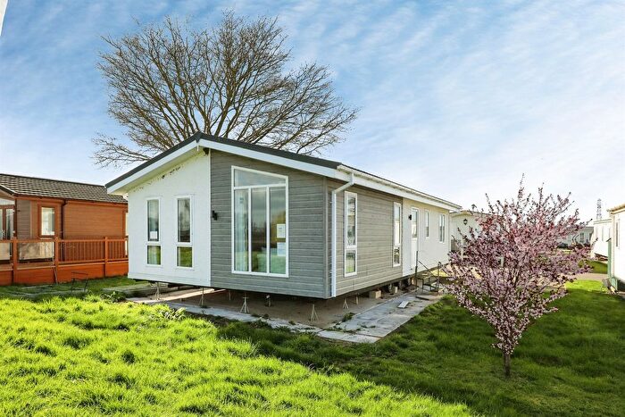 2 Bedroom Park Home For Sale In Manor House, Church Laneham, Retford, DN22