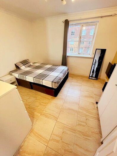 3 Bedroom Flat To Rent In Otter Close, London, E15
