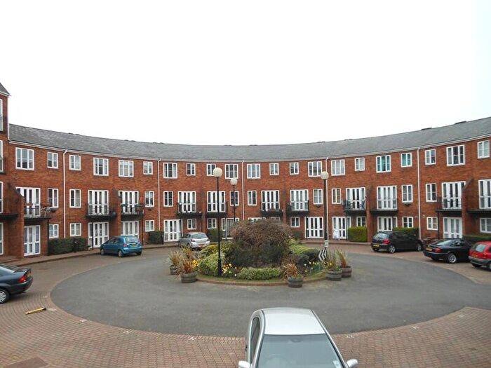 3 Bedroom Flat To Rent In Sovereigns Quay, Bedford, MK40