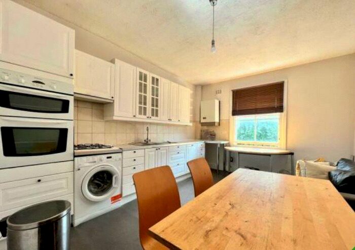 3 Bedroom Apartment To Rent In Archway Road, Highgate, London, N6