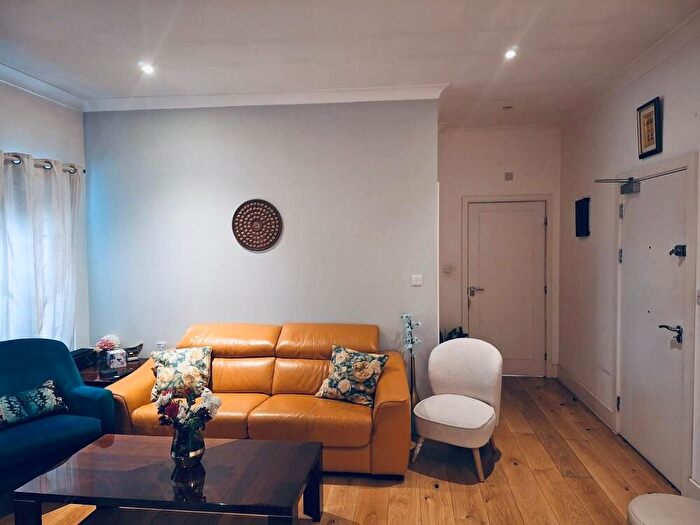 1 Bedroom Flat To Rent In Kirkley Road, London, SW19