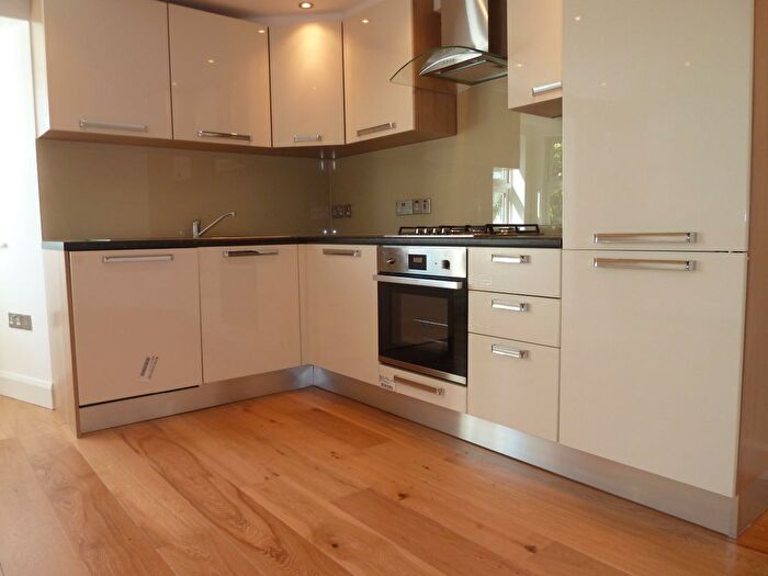 2 Bedroom Flat To Rent In Vivian Avenue, London, NW4