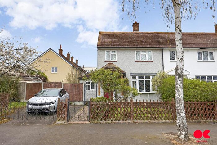 3 Bedroom End Of Terrace House For Sale In Colne Drive, Romford, RM3
