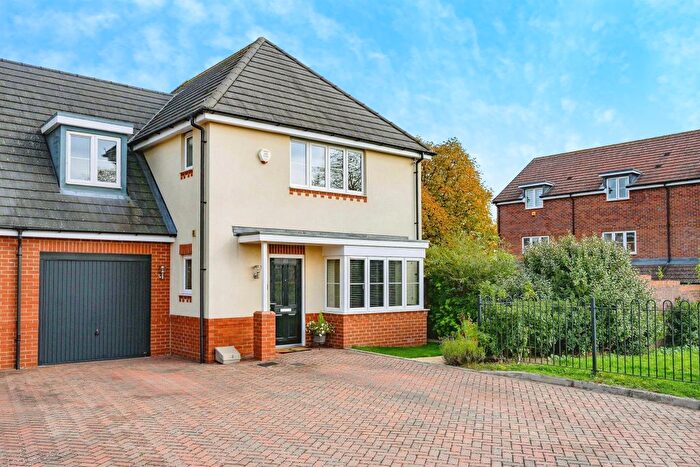 4 Bedroom Semi-detached House For Sale In South Way, Abbots Langley, WD5