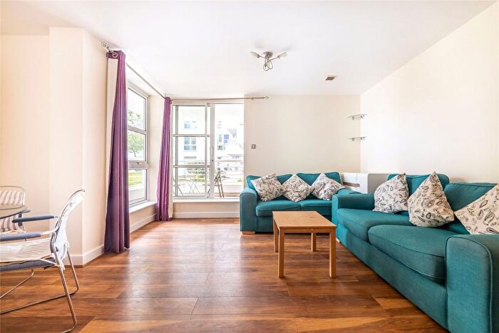 2 Bedroom Flat For Sale In Barrier Point Road, Royal Docks, London, E16