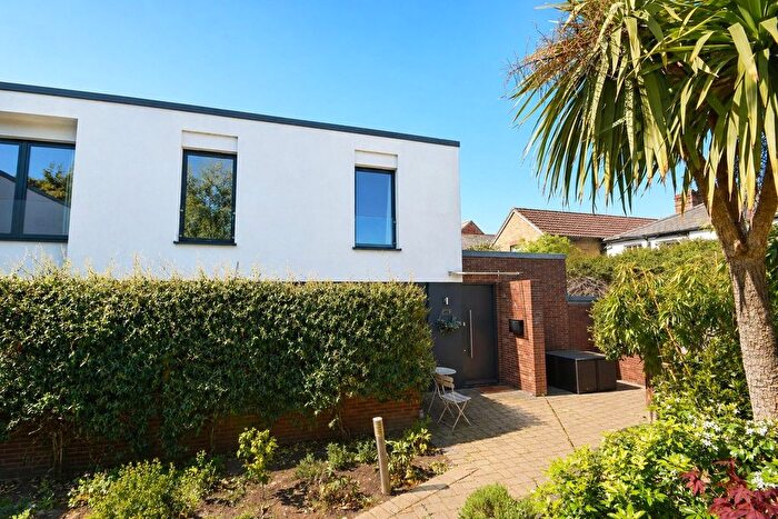2 Bedroom Terraced House For Sale In Elmgrove Road, Weybridge, KT13