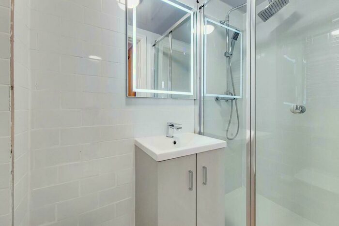 Studio To Rent In Byron Road, Wealdstone, Harrow, HA3