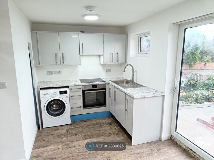 2 Bedroom Maisonette To Rent In Knighton Road, Leicester, LE2