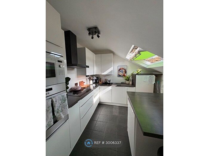 2 Bedroom Flat To Rent In Killyon Road, Clapham, SW8
