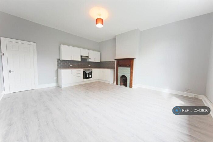 2 Bedroom Flat To Rent In York Street, Heywood, OL10