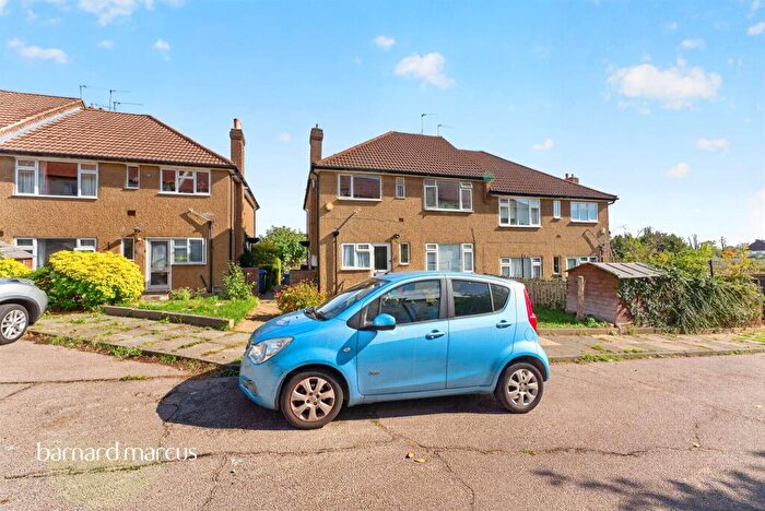 2 Bedroom Flat For Sale In Friern Park, London, N12