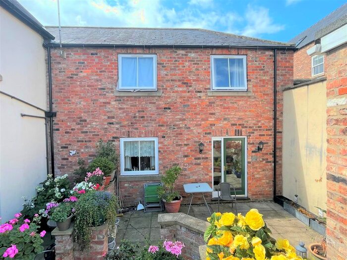 2 Bedroom Flat To Rent In Front Street, Acomb, York, YO24