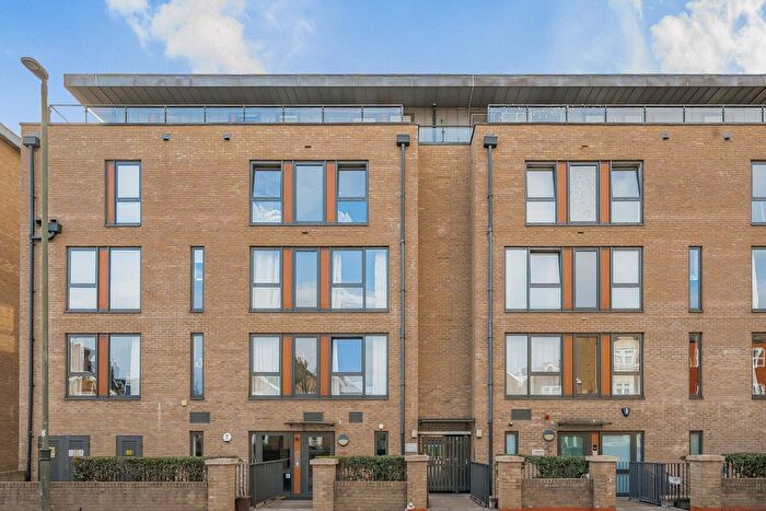 2 Bedroom Flat To Rent In Hartfield Road, Wimbledon, London, SW19