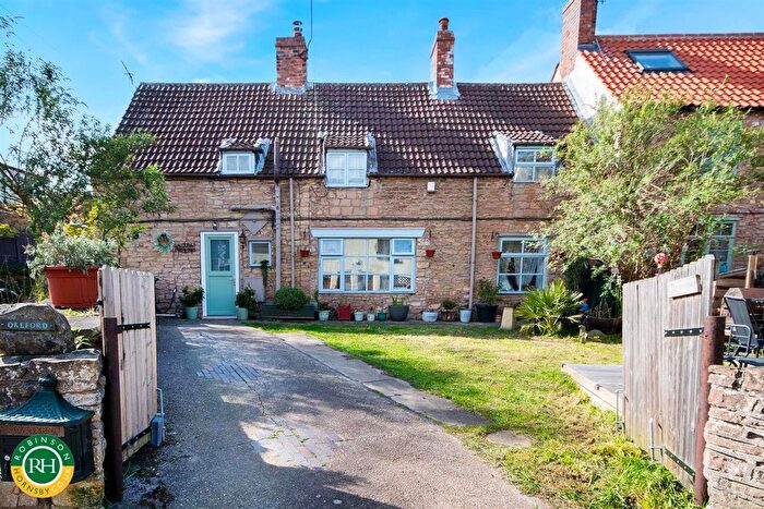 3 Bedroom Cottage For Sale In Low Street, Carlton-In-Lindrick, Worksop, S81