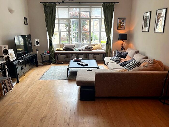 2 Bedroom Flat To Rent In Hardwicke Mews, King's Cross, WC1X