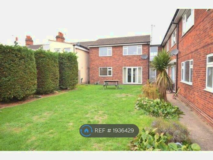 2 Bedroom Flat To Rent In Northern Road, Aylesbury, HP19