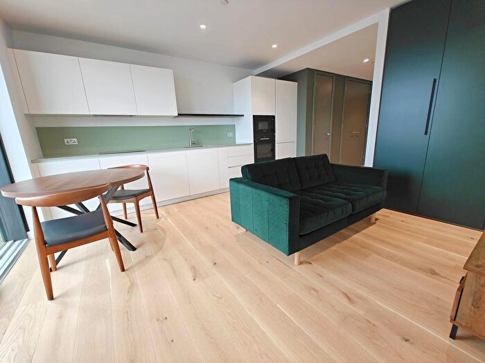 1 Bedroom Flat To Rent In Peninsula Square, Greenwich, London, SE10