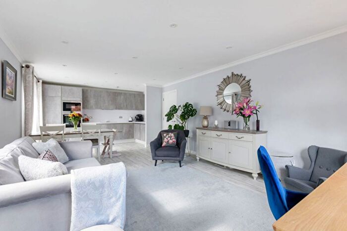 2 Bedroom Flat To Rent In Eden Road, Dunton Green, Sevenoaks, TN14