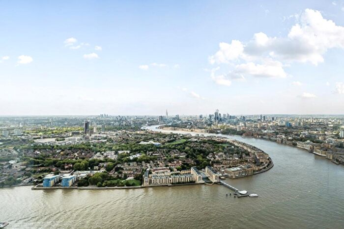 2 Bedroom Apartment To Rent In Landmark Pinnacle, Marsh Wall, E14