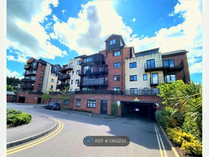 3 Bedroom Flat To Rent In Tanners Wharf, Bishop's Stortford, CM23