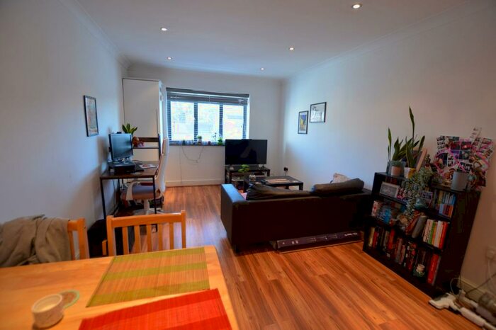 1 Bedroom Flat To Rent In Leamington Avenue, Walthamstow, E17