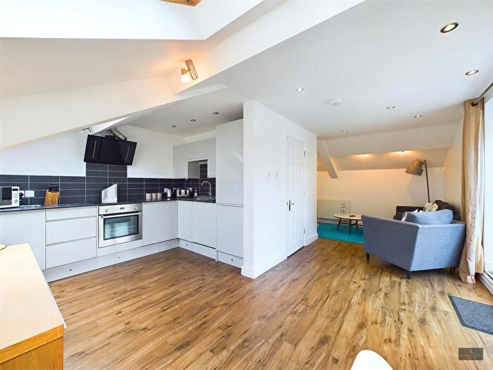 2 Bedroom Flat For Sale In West Street, Exeter, EX1