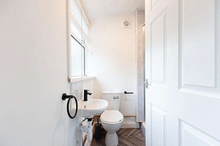 4 Bedroom Terraced House To Rent In Derwent Street, - Bed, LN1