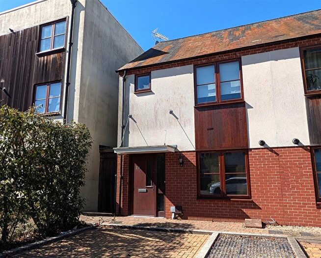 2 Bedroom End Terrace House For Sale In Northbrook Crescent, Basingstoke, RG24