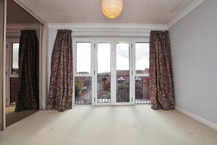 2 Bedroom Apartment To Rent In Portland Court - Spike Island, BS1