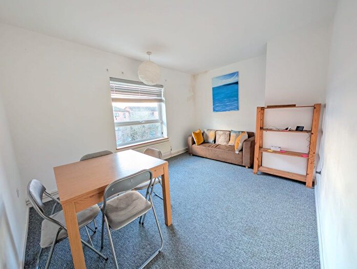3 Bedroom Flat To Rent In Pippin Green, Norwich, NR4