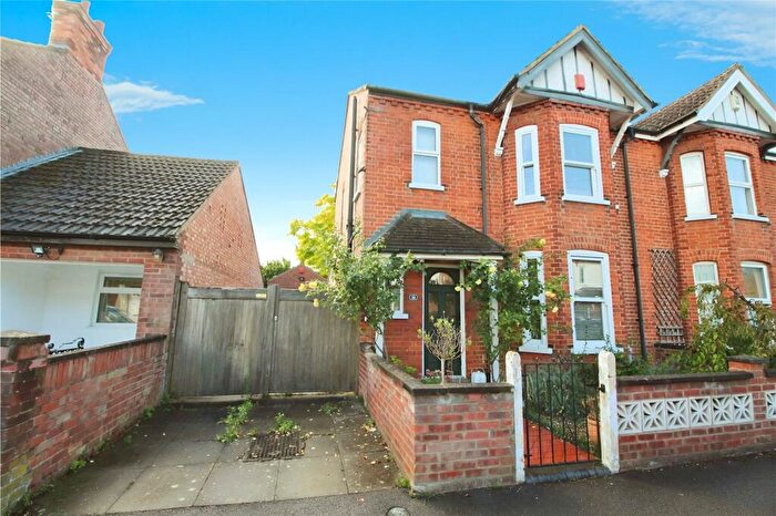 3 Bedroom Semi-Detached House To Rent In All Saints Road, Bedford, Bedfordshire, MK40