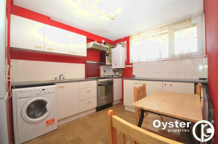 3 Bedroom Apartment To Rent In Palmers Road, Arnos Grove, N11