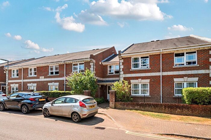 1 Bedroom Flat For Sale In St. Lukes Square, Guildford, Surrey, GU1