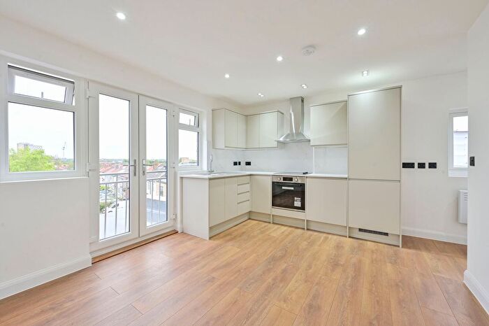 1 Bedroom Flat To Rent In Central Road, Morden, SM4
