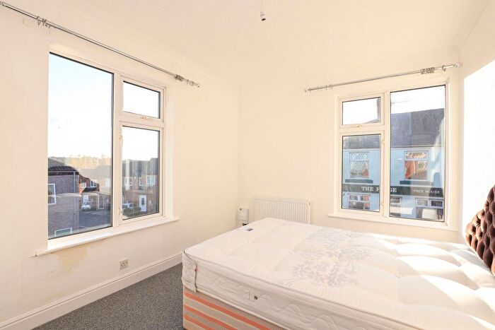 1 Bedroom Flat To Rent In South Street North, New Whittington, S43