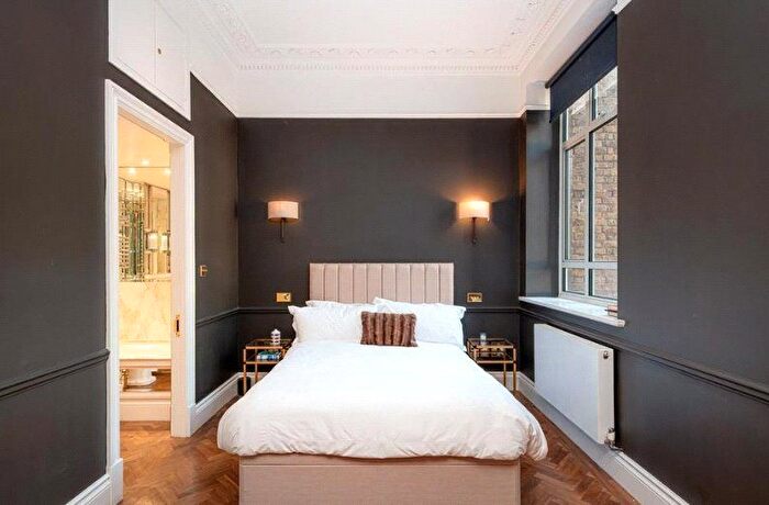 1 Bedroom Flat To Rent In Upper Brook Street, Mayfair, London, W1K