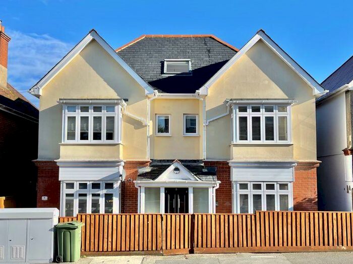 2 Bedroom Flat To Rent In Cowes Furnished, PO31