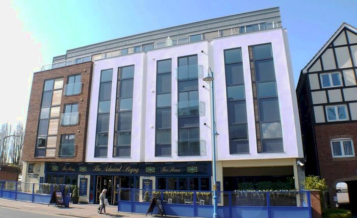 2 Bedroom Flat To Rent In Darkes Lane, Potters Bar, EN6