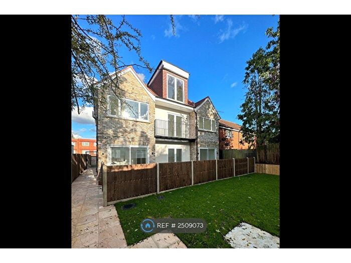 2 Bedroom Flat To Rent In Elliot Close, Wembley, HA9