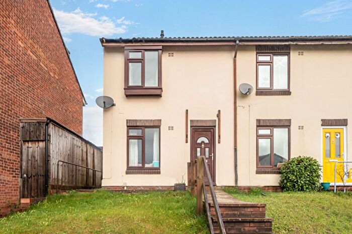 3 Bedroom End Of Terrace House For Sale In Stonebridge Drive, Frome, BA11