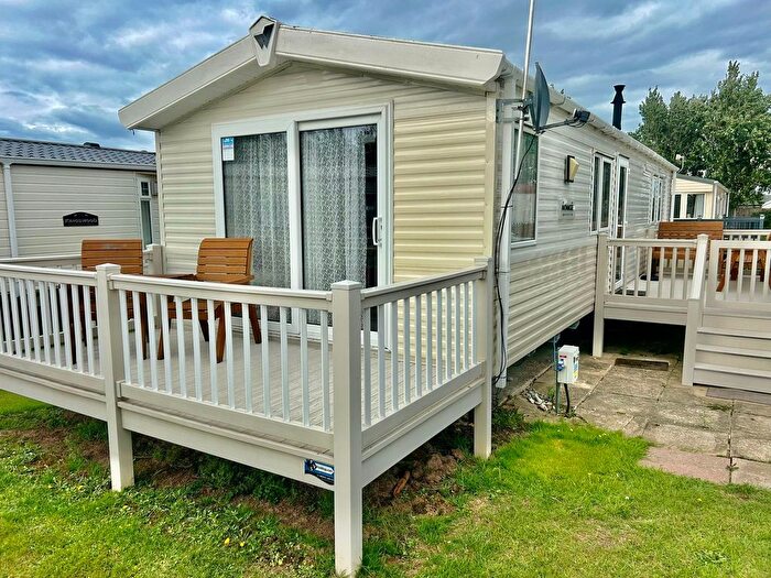 3 Bedroom Mobile/park Home For Sale In Butt Lane, Burgh Castle, NR31