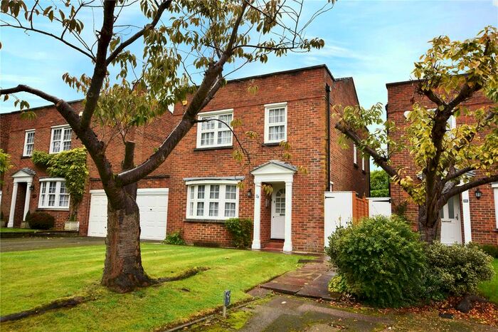 3 Bedroom Detached House To Rent In Gateway Close, Northwood, Middlesex, HA6