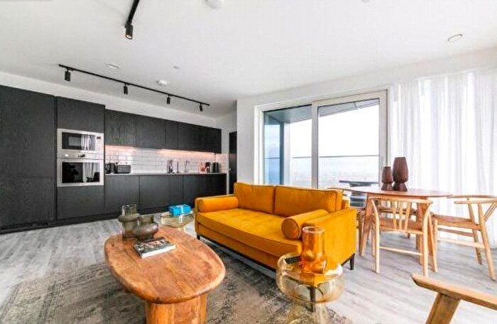 1 Bedroom Flat To Rent In Portal Way, Portal Way, W3