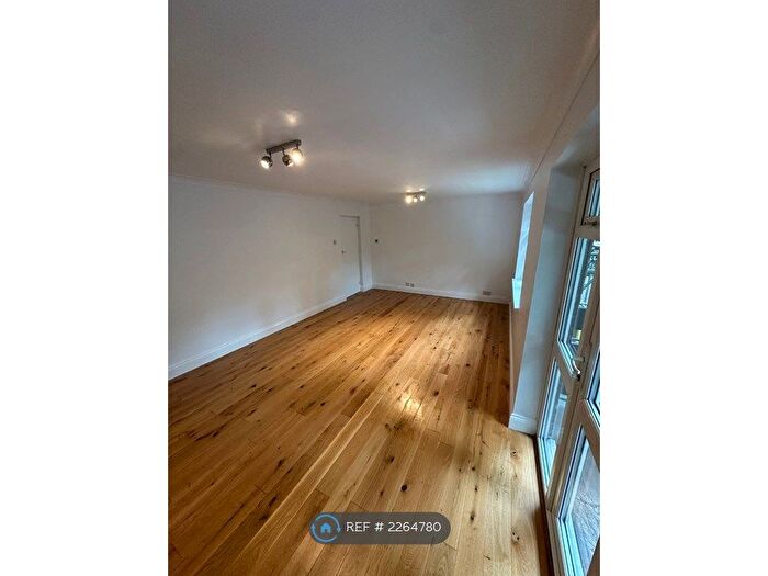 2 Bedroom Flat To Rent In Falkirk Court, Hornchurch, RM11