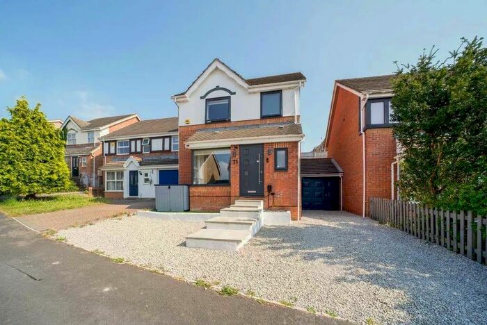 3 Bedroom Detached House To Rent In Sheppard Way, Portslade, BN41