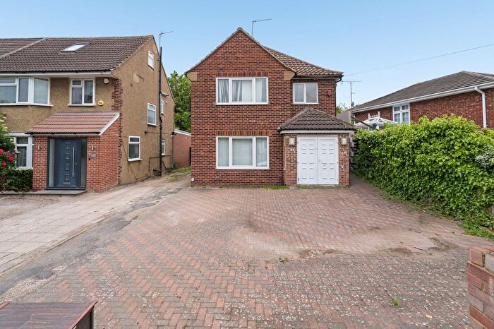 3 Bedroom Detached House For Sale In Langley Road, Slough, SL3