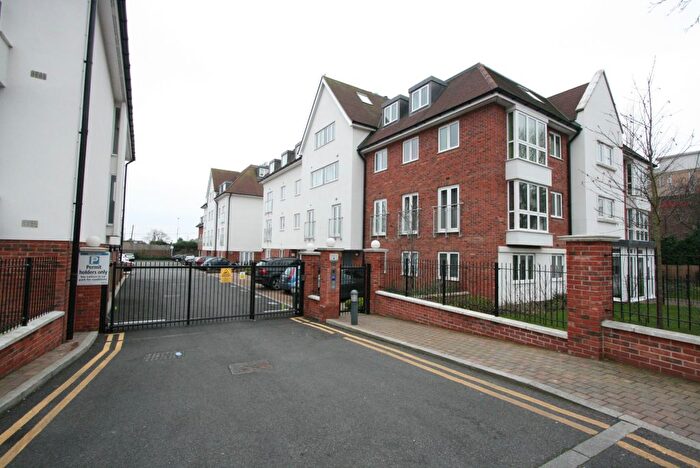 2 Bedroom Flat To Rent In Pembroke Road, Ruislip Manor, Ruislip, HA4